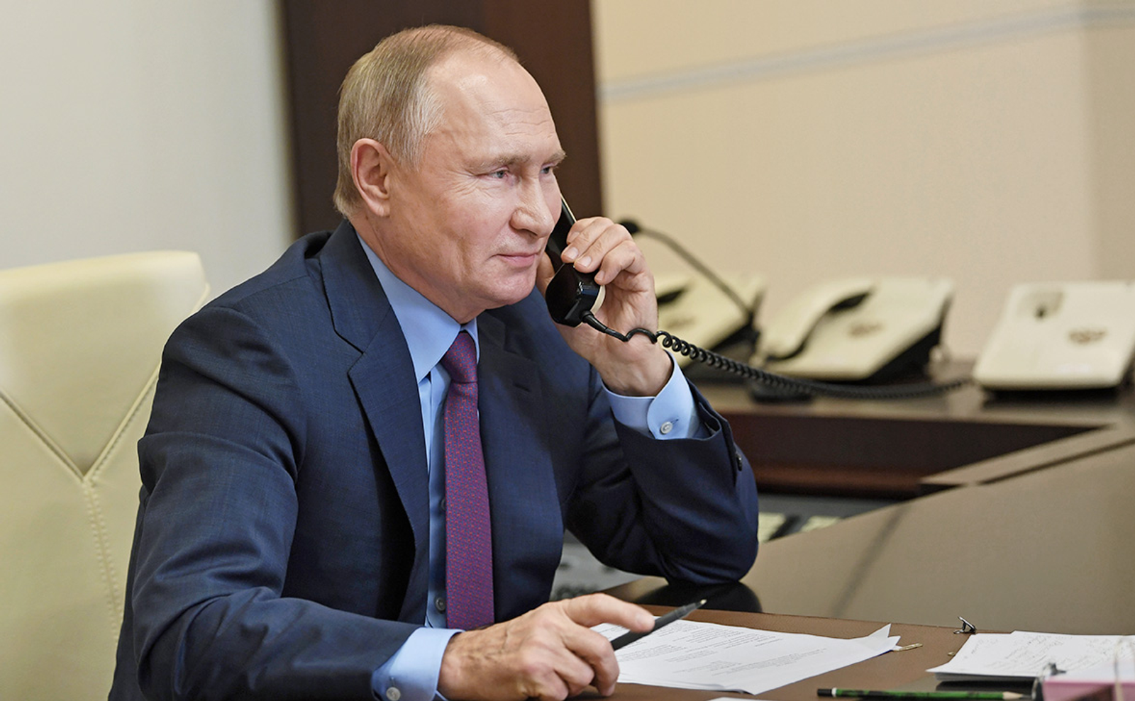 Телефонный разговор с Президентом Франции Эммануэлем Макроном