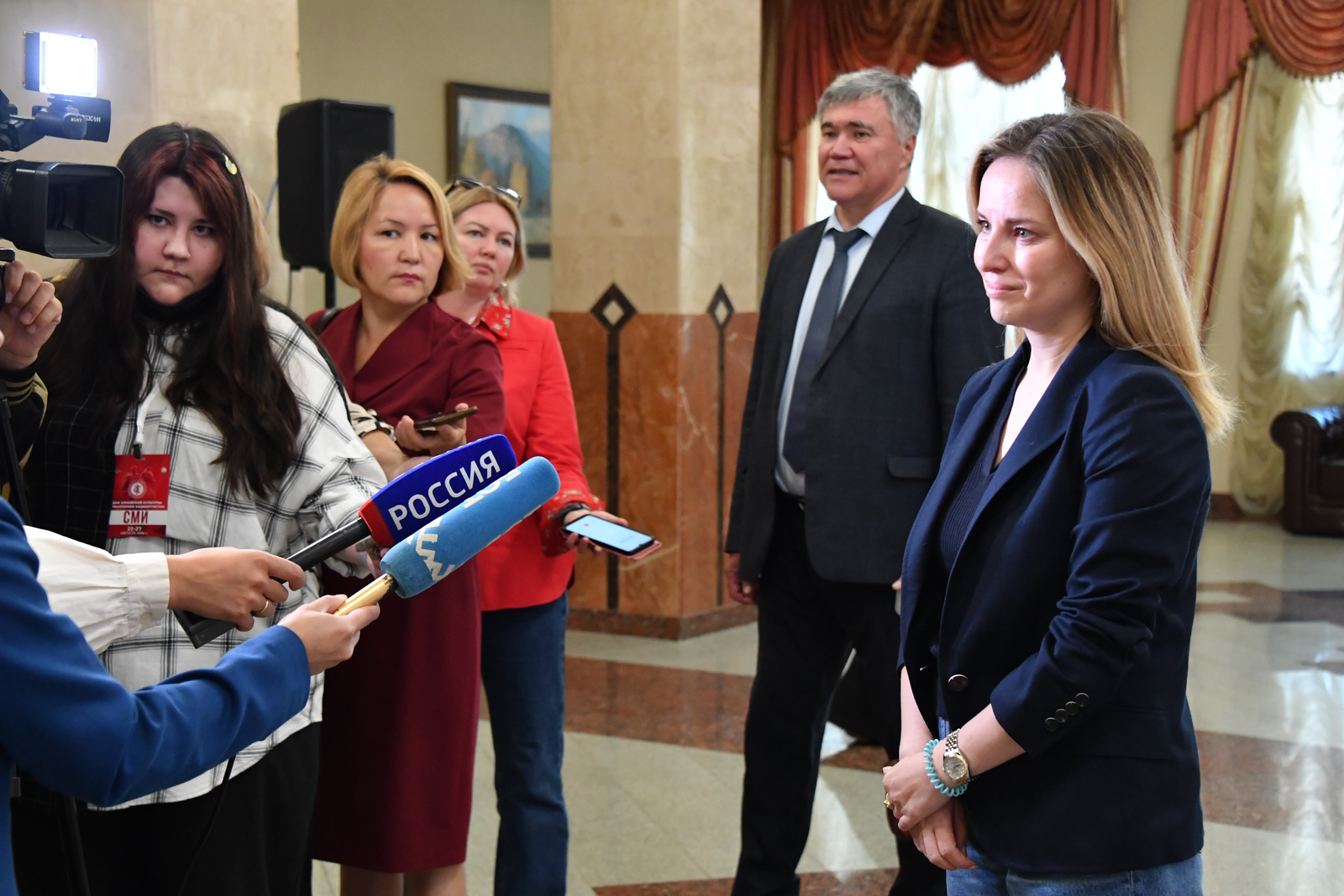 Военкор из Башкирии передала Герою России икону, пропахшую дымом Донбасса