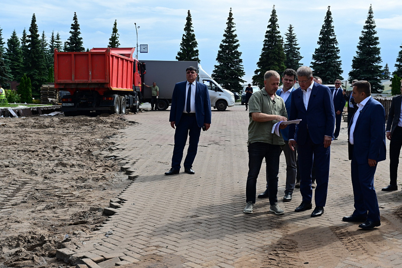 Радий Хабиров ознакомился с ходом благоустройства парка имени Ленина в Уфе