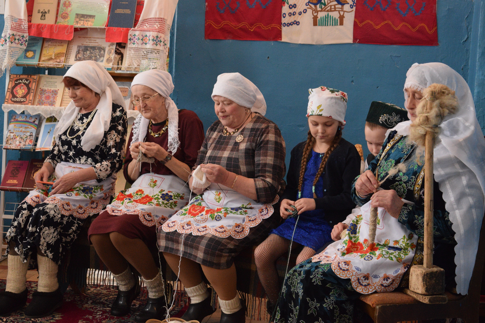 Как наши бабушки пряли