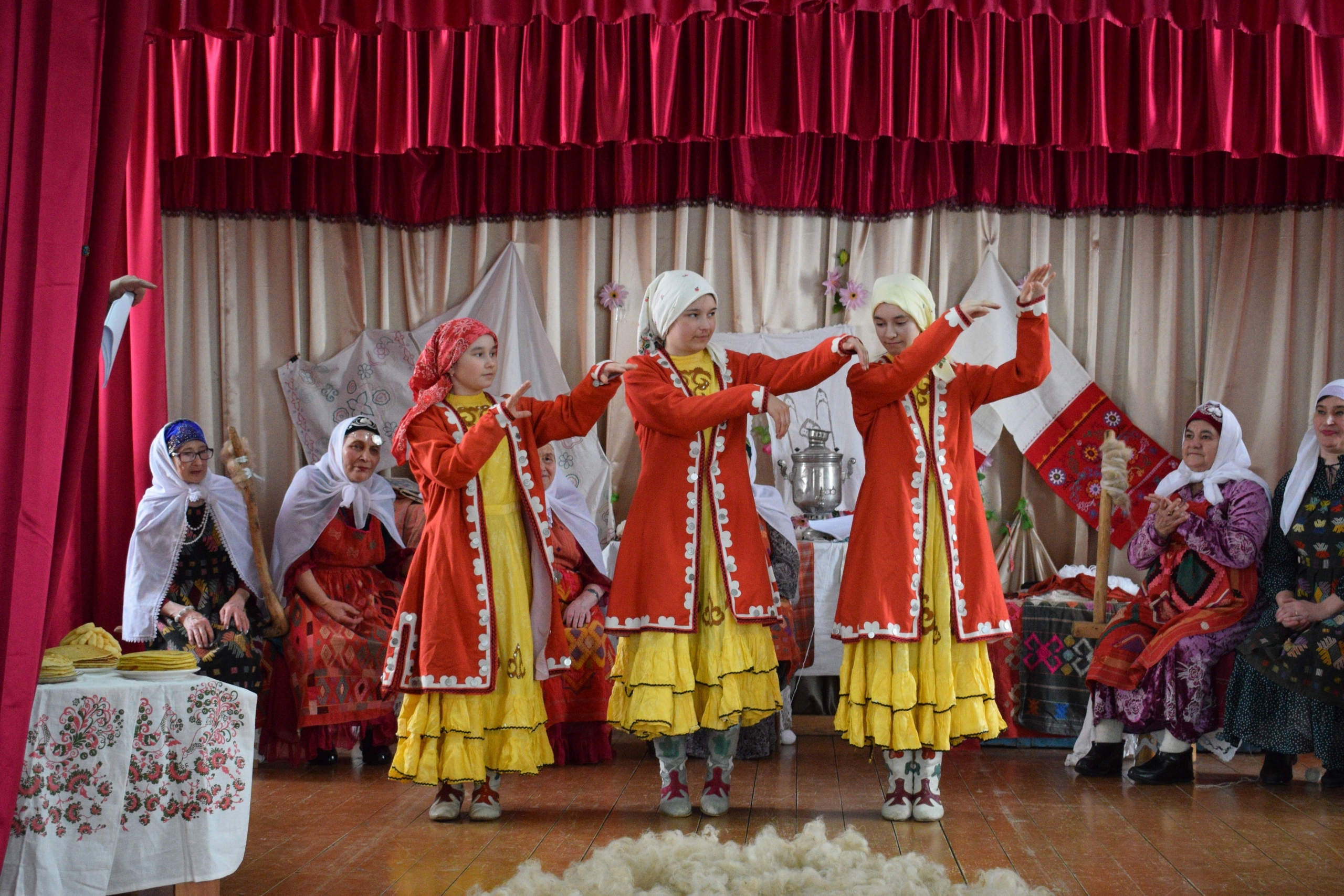 Обряд прядения шерсти