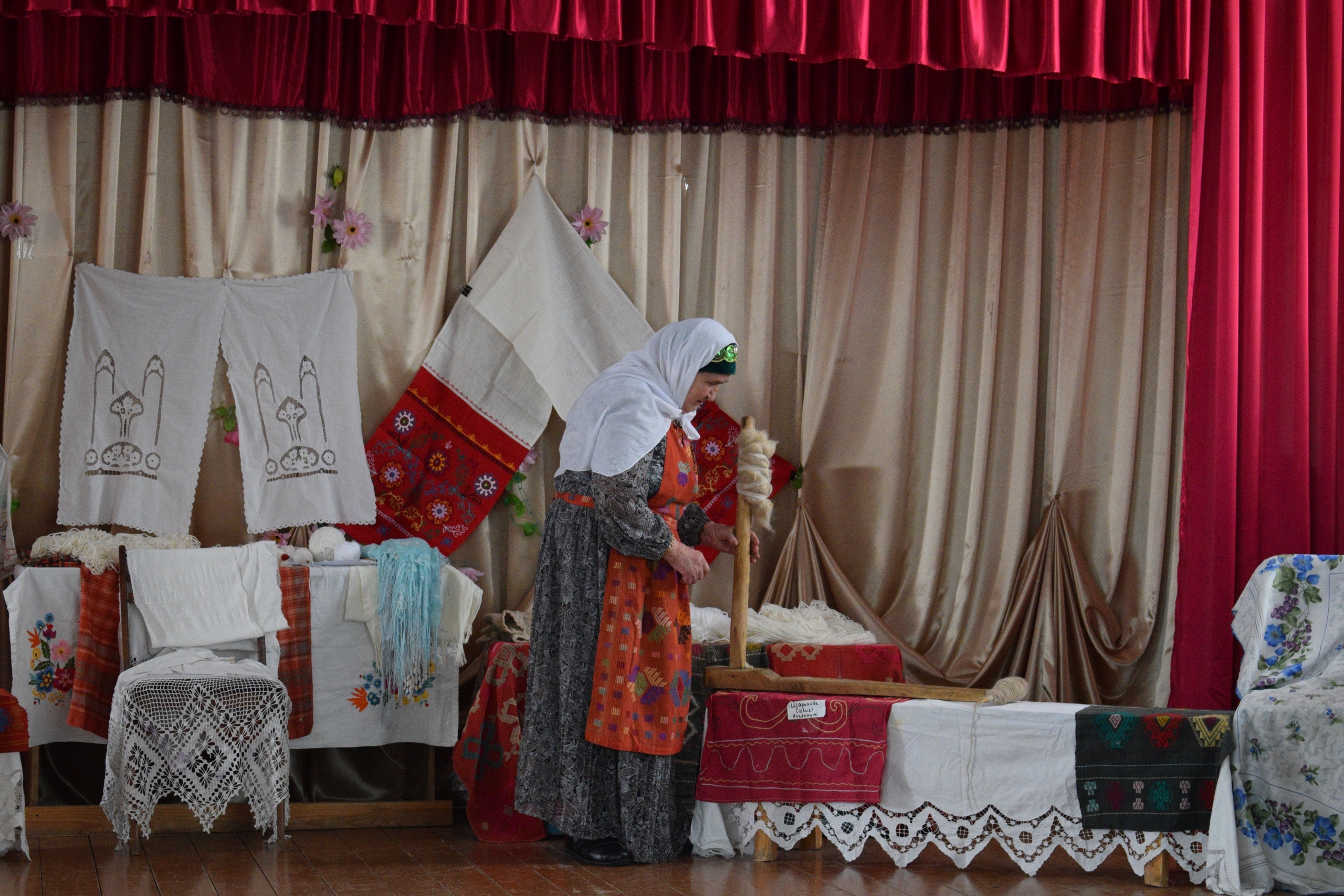 Обряд прядения шерсти