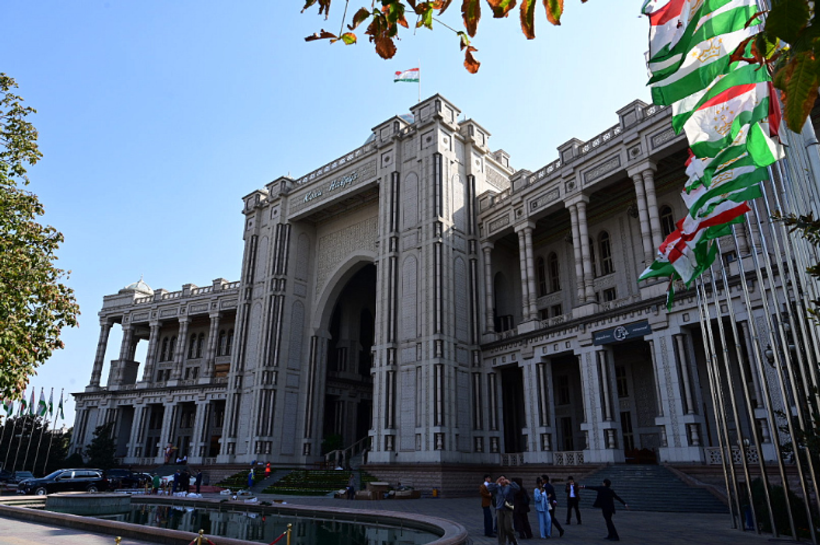 Радий Хабиров посетил культурные объекты Таджикистана