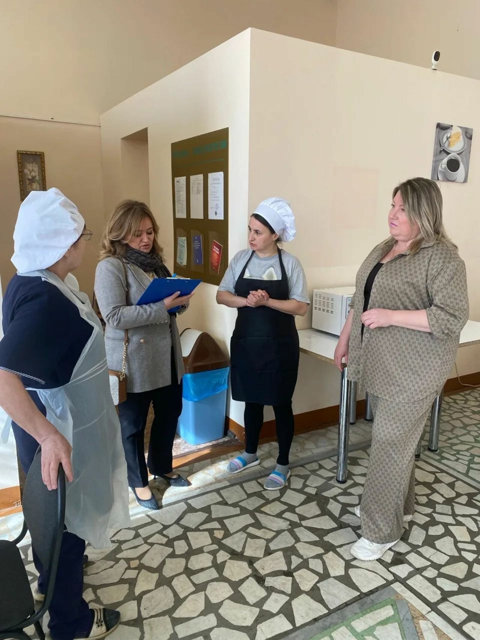 Общественная палата запустила опрос среди родителей учеников начальной школы