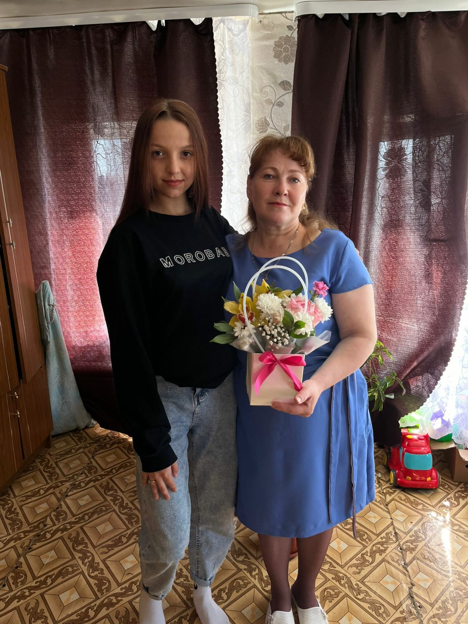 Любим вас  до луны и обратно!