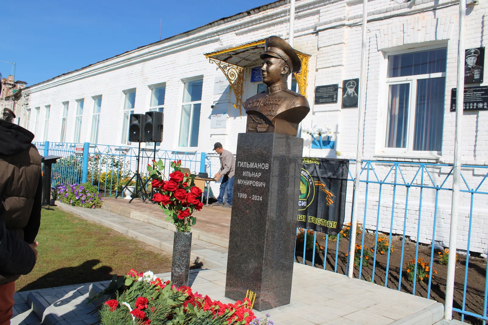 Герои живут вечно