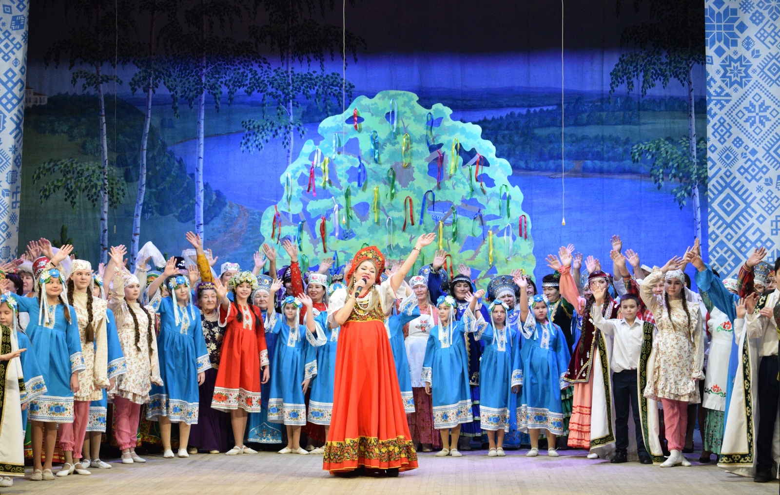 Дарят всем свет и радость