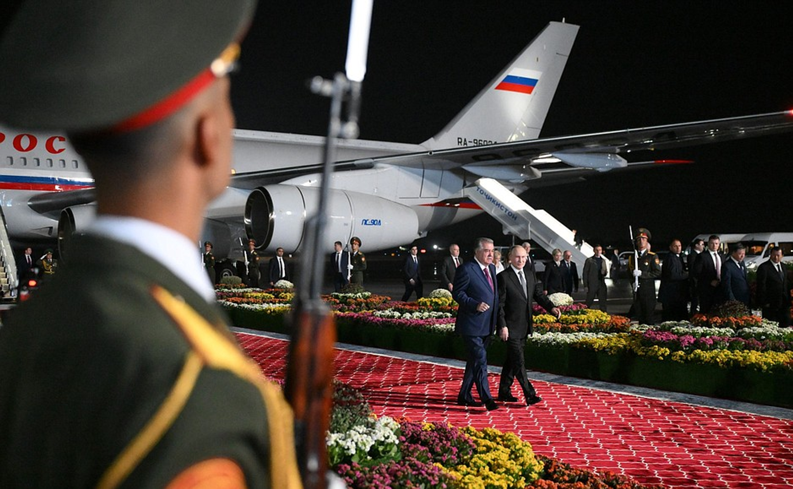 Владимир Путин прибыл в Душанбе