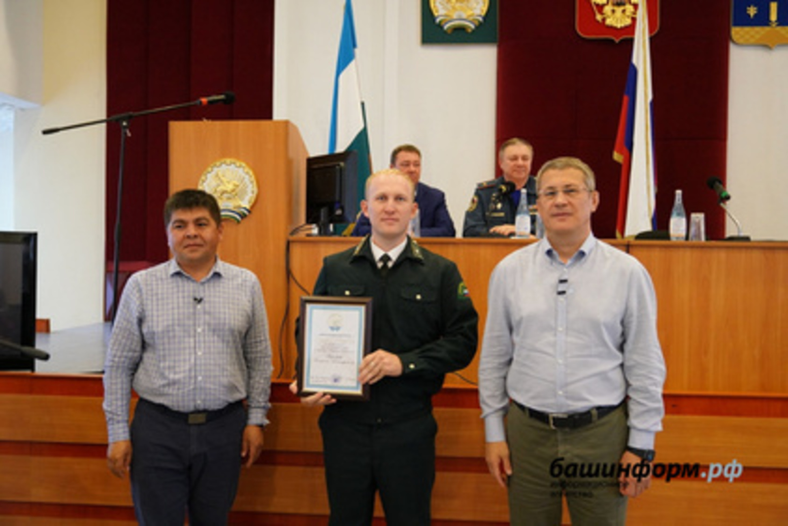 Радий Хабиров поблагодарил пожарных и волонтёров за тушение лесных пожаров