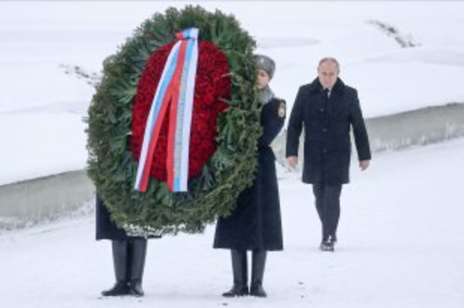 Владимир Путин почтил память жителей и защитников Ленинграда, жертв блокады