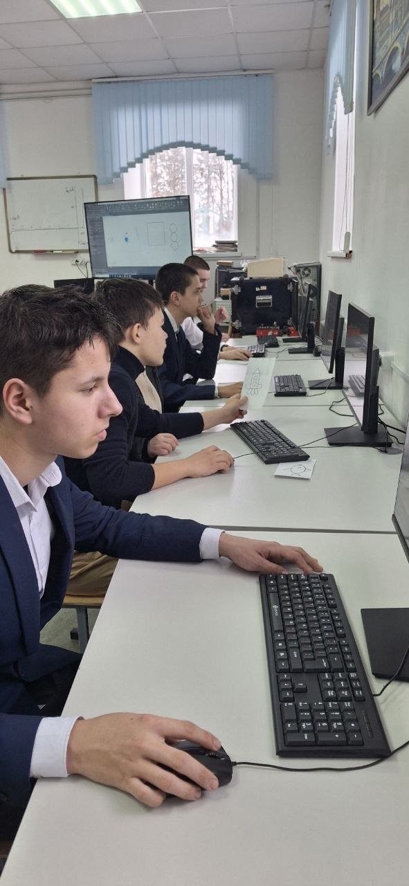 Открывают двери в мир профессий