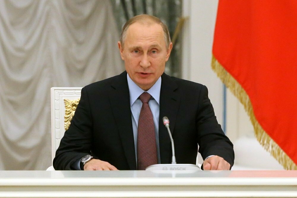 Президент России поручил к 2024 году ликвидировать третьи смены в школах
