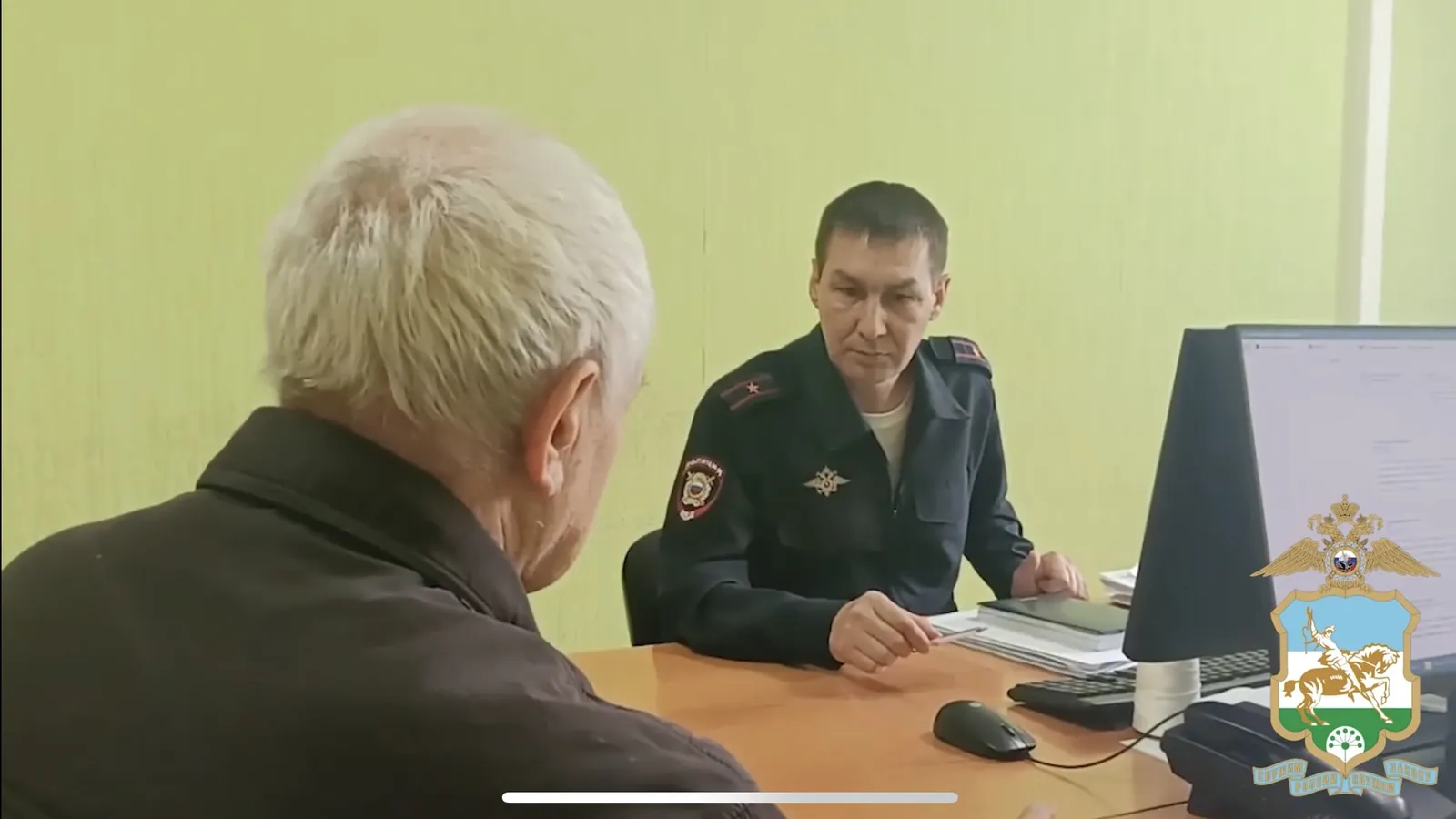 В Салавате бдительный таксист передал в полицию деньги пенсионера...