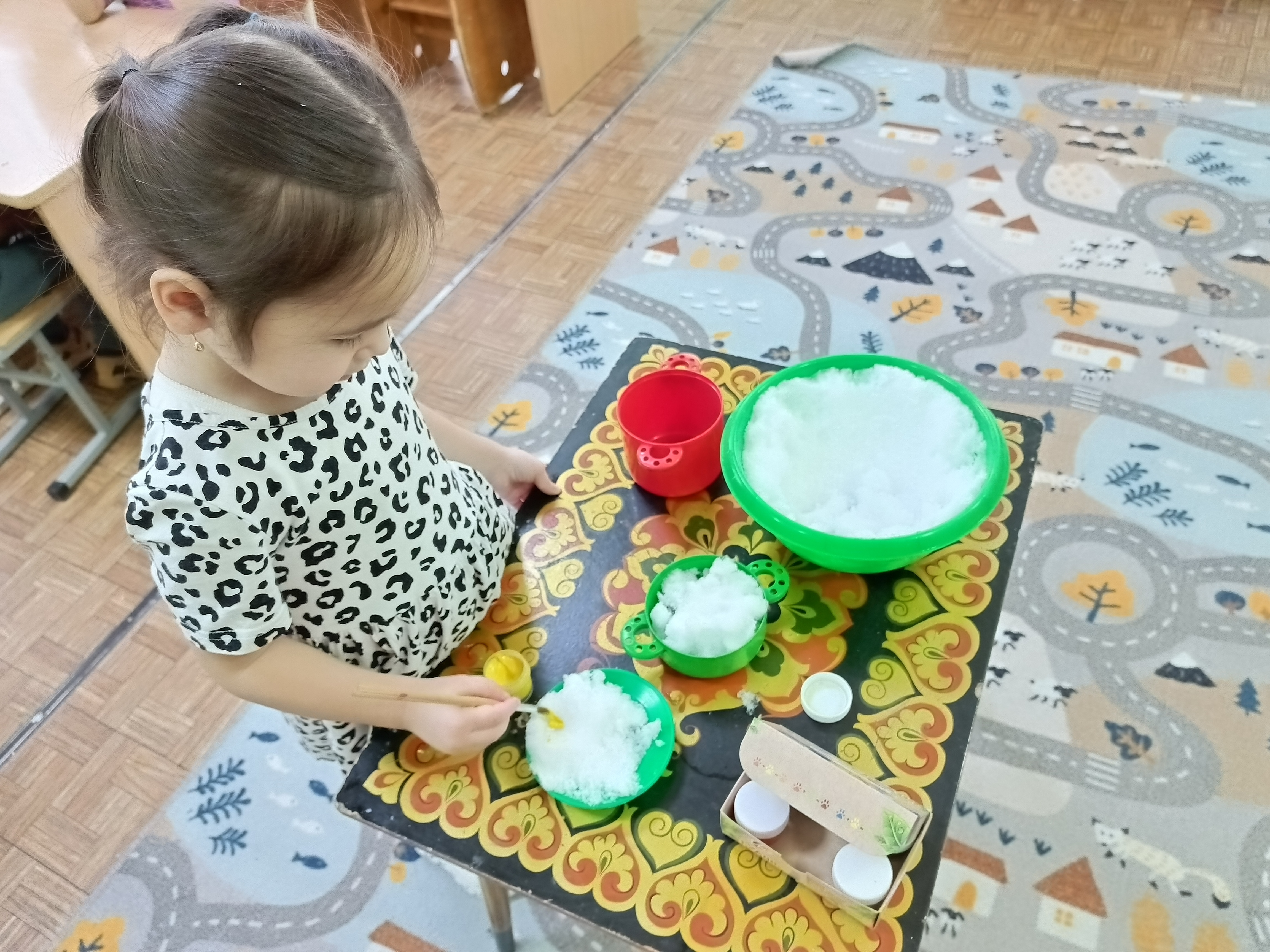 Знакомятся с окружающим миром