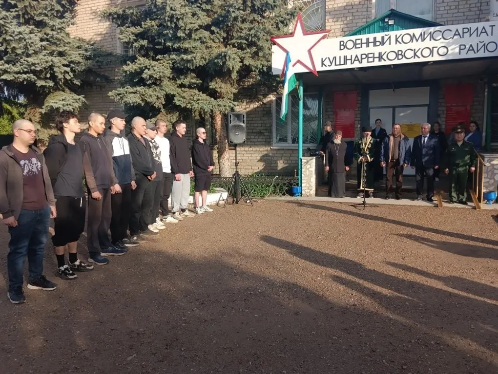 «Шаг во взрослую жизнь: новобранцы отправились на службу Родине»