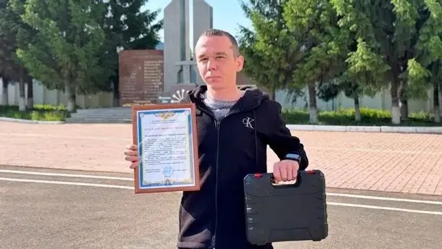 В Салавате полицейские поблагодарили водителя такси, спасшего деньги пенсионера
