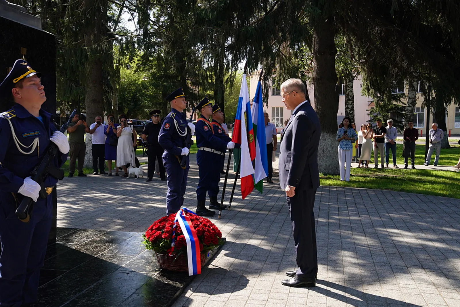 Радий Хабиров возложил цветы к памятнику Николая Гастелло в честь 100-летия ОДК-